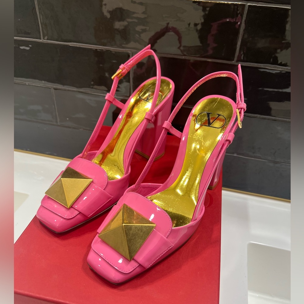 VALENTINO GARAVANI One Stud 90 patent-leather pumps size 37.5